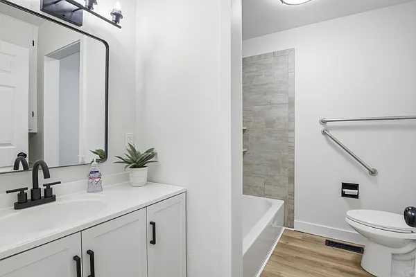 2021 Woodburn St #2023 — Photo 13