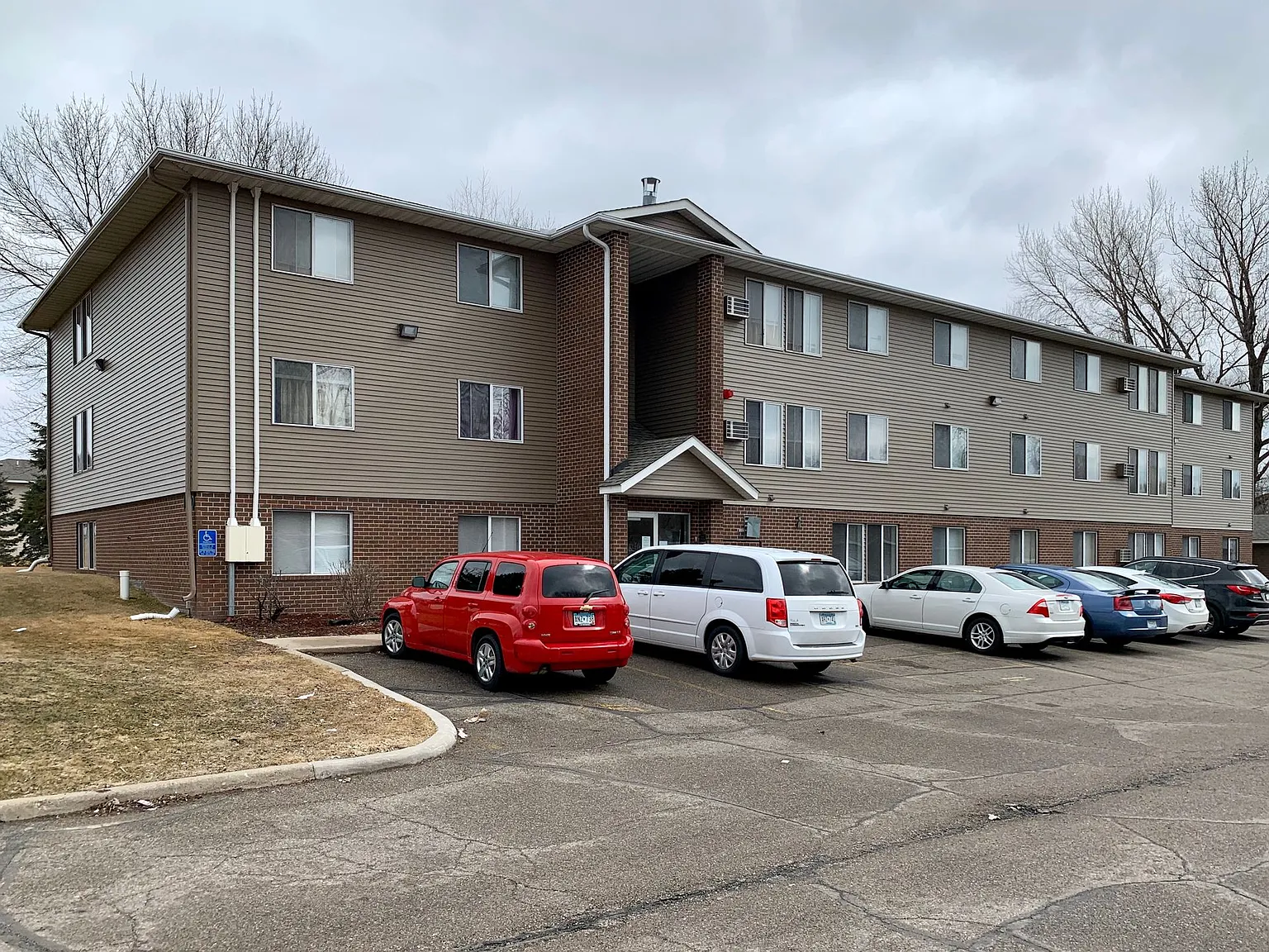 Lincoln Pointe II — Photo 3