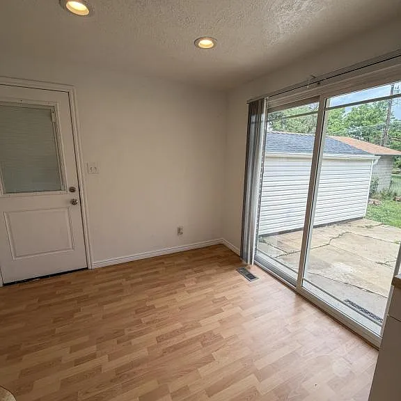 1278 Douglas St — Photo 4