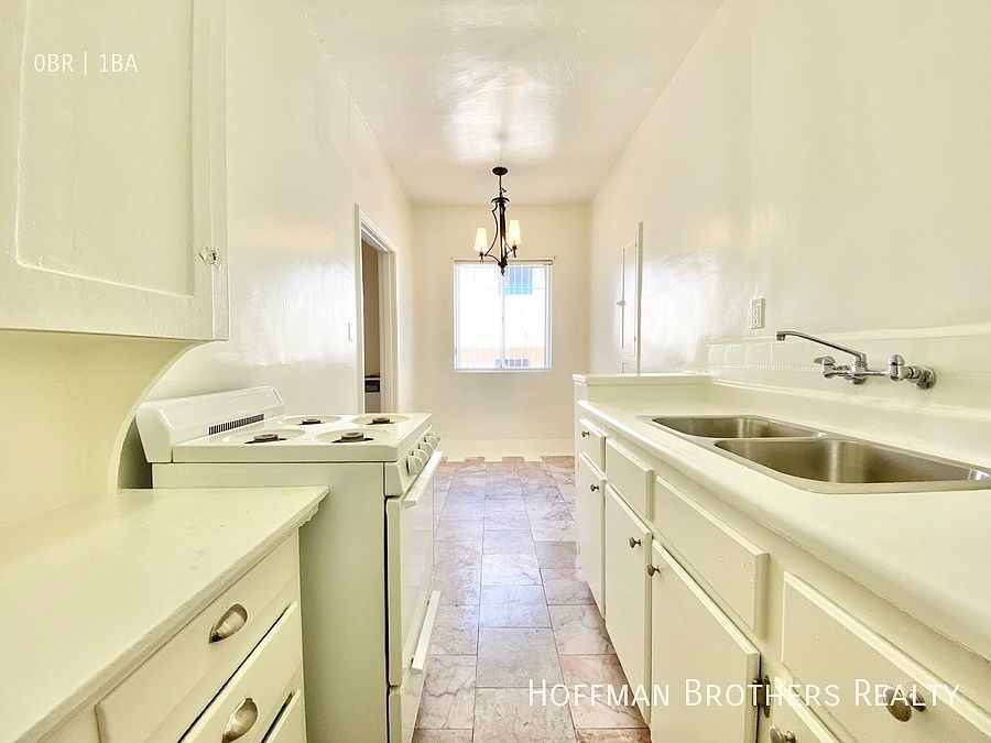 1st image of 4848 Rosewood Ave #27