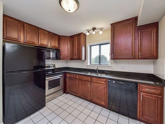 5th image of 1129 Cedar Ln #2B