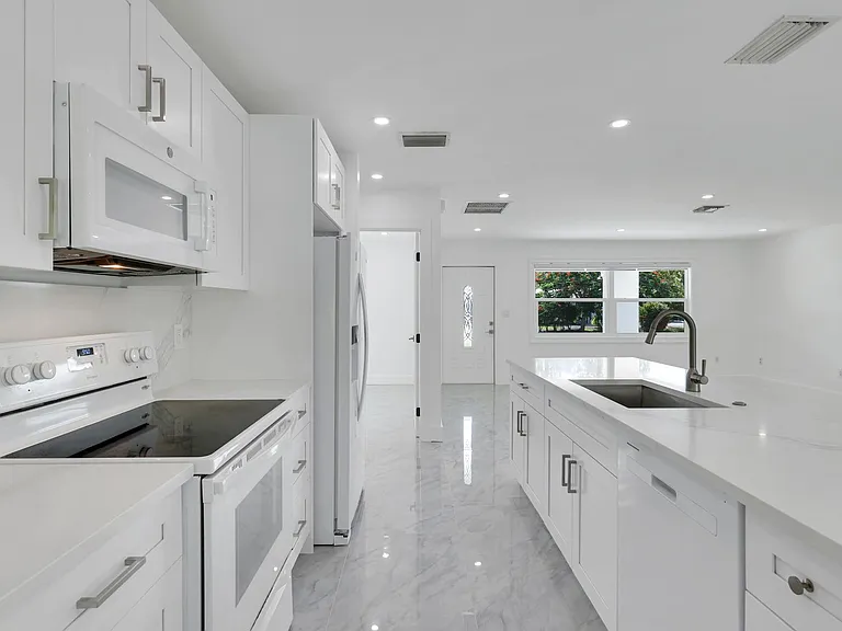 939 Bluebird St — Photo 17