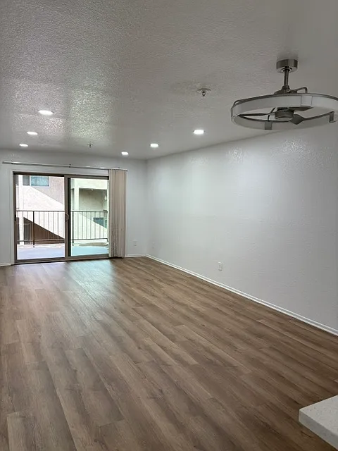 242 W Santa Cruz St #103