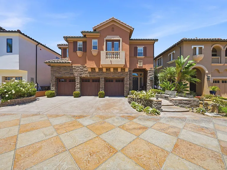 5571 Ocean Terrace Dr — Photo 2