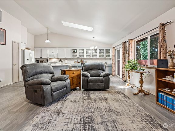4th image of 8101 109th Street E #8103