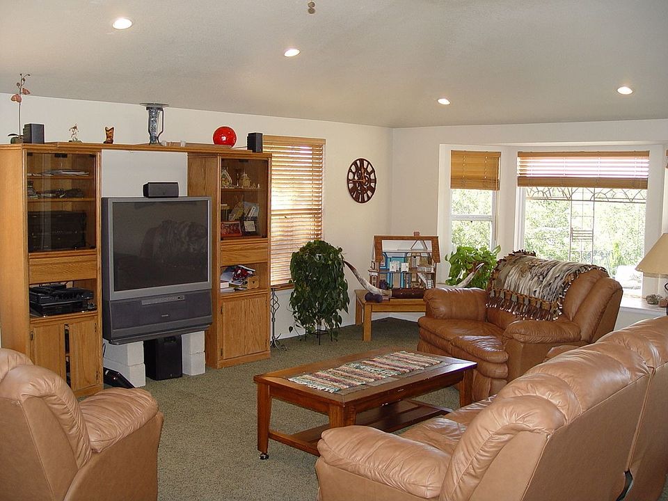 HUGE FAMILY ROOM ADDITION