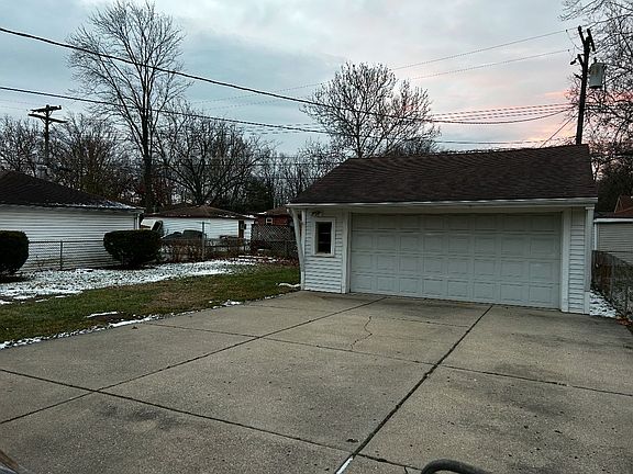 2nd image of 8949 Brentwood St