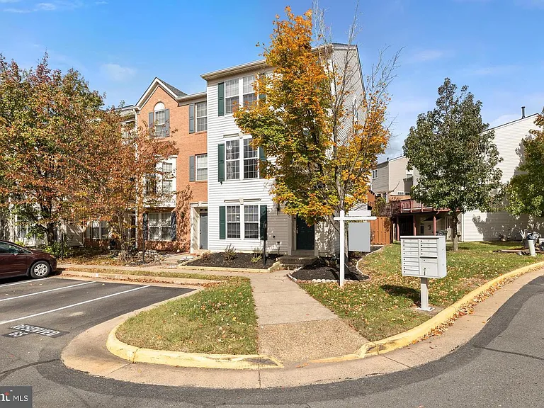 13700 Barksdale Dr — Photo 3