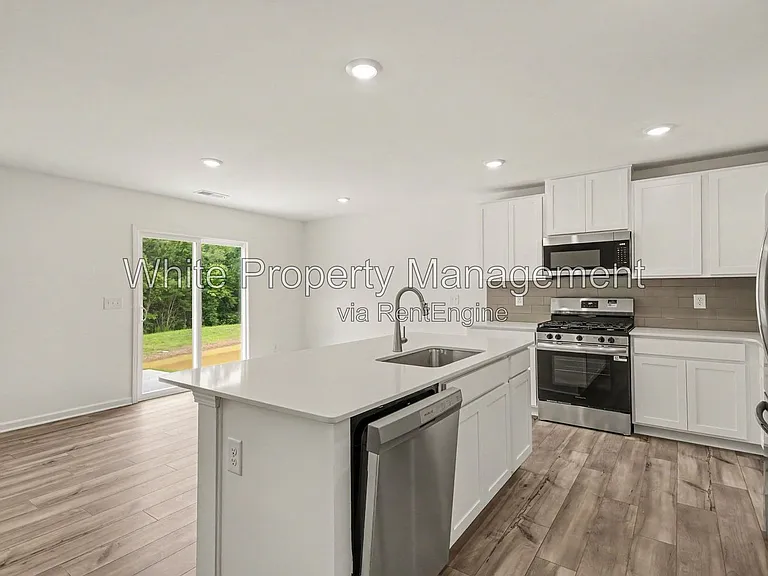313 W 18th St — Photo 11