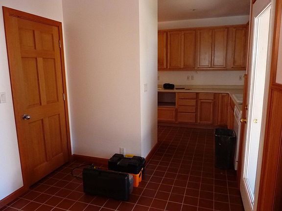 5th image of 2426 Soundview Dr NE