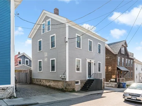 23 Holland St #2, Newport, RI 02840