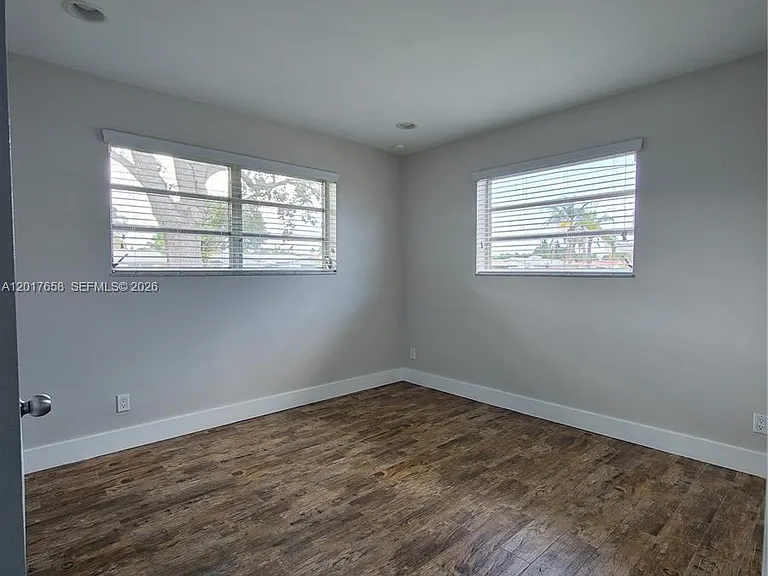 4900 Cleveland St — Photo 9