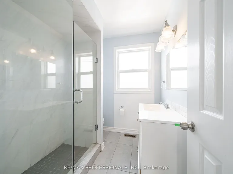 35A Bowie Ave #UPPER — Photo 18
