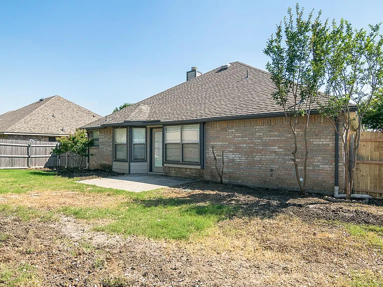 956 Carlin Ln — Photo 4
