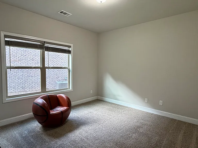 235 Sanctuary Dr — Photo 10