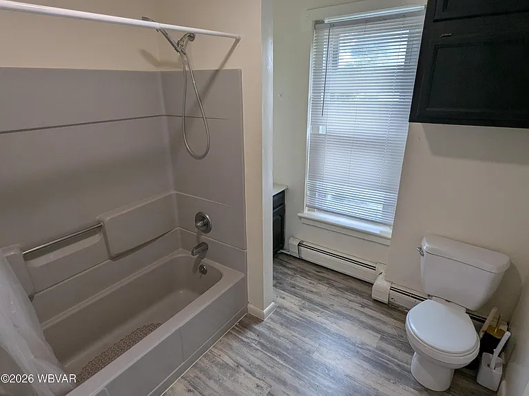 733 Grace St #4 — Photo 9