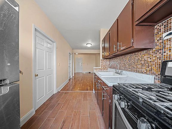 4th image of 2901 Avenue N #G