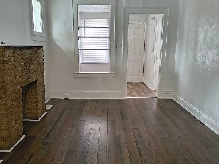1637 Jackson Ave — Photo 3