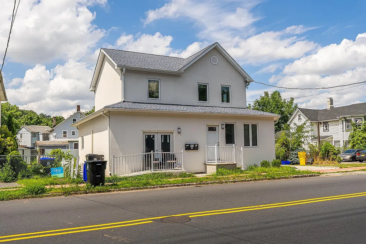 Building Photo - 176 Main St #B