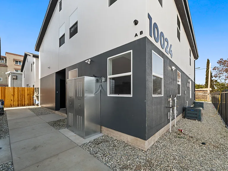 10020 S Broadway #10020-A — Photo 18
