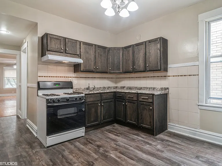 2834 N Rockwell St #2 — Photo 6