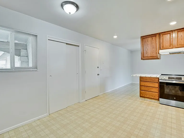 6063 Pineland Ave — Photo 13
