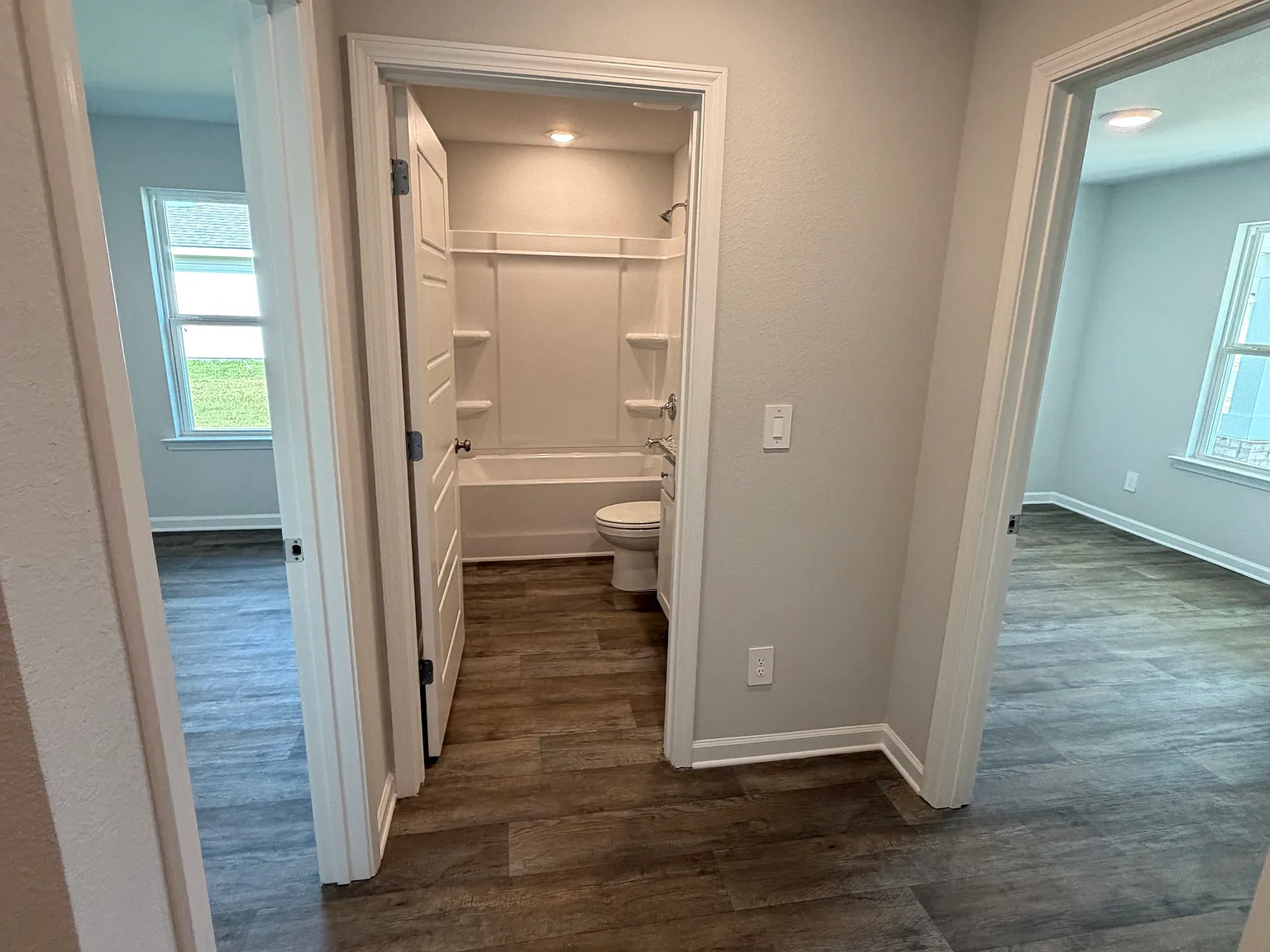 5 bed, 2089 sqft, $1,000 — Photo 2
