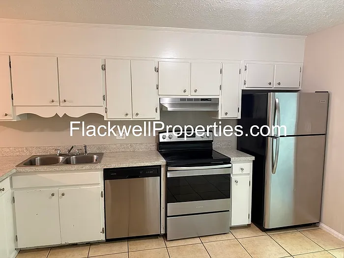 2 bed, 1.5 bath, $1,350 — Photo 2