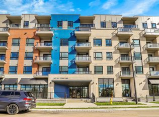 397 Codds Rd #320, Ottawa, ON K1K 3X3