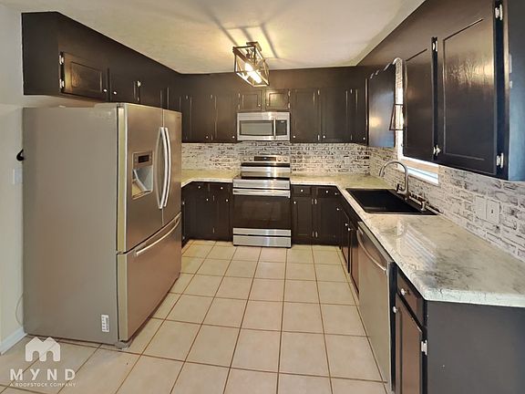 3rd image of 110 Hyde Ln