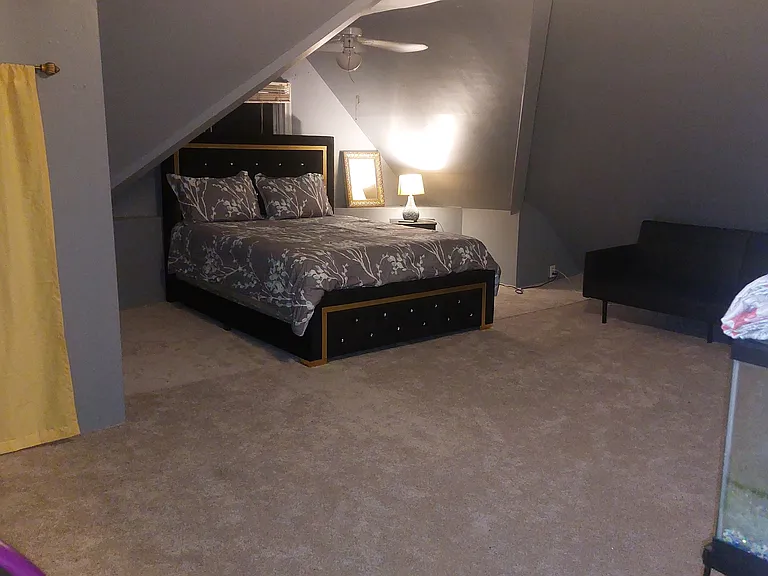 1035 Noble Ave — Photo 1