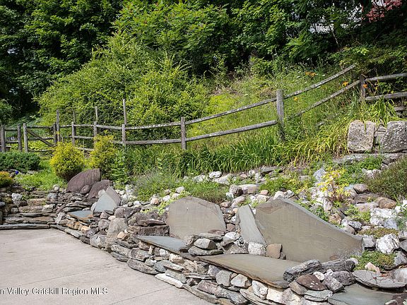 5th image of 390 Water Street Road