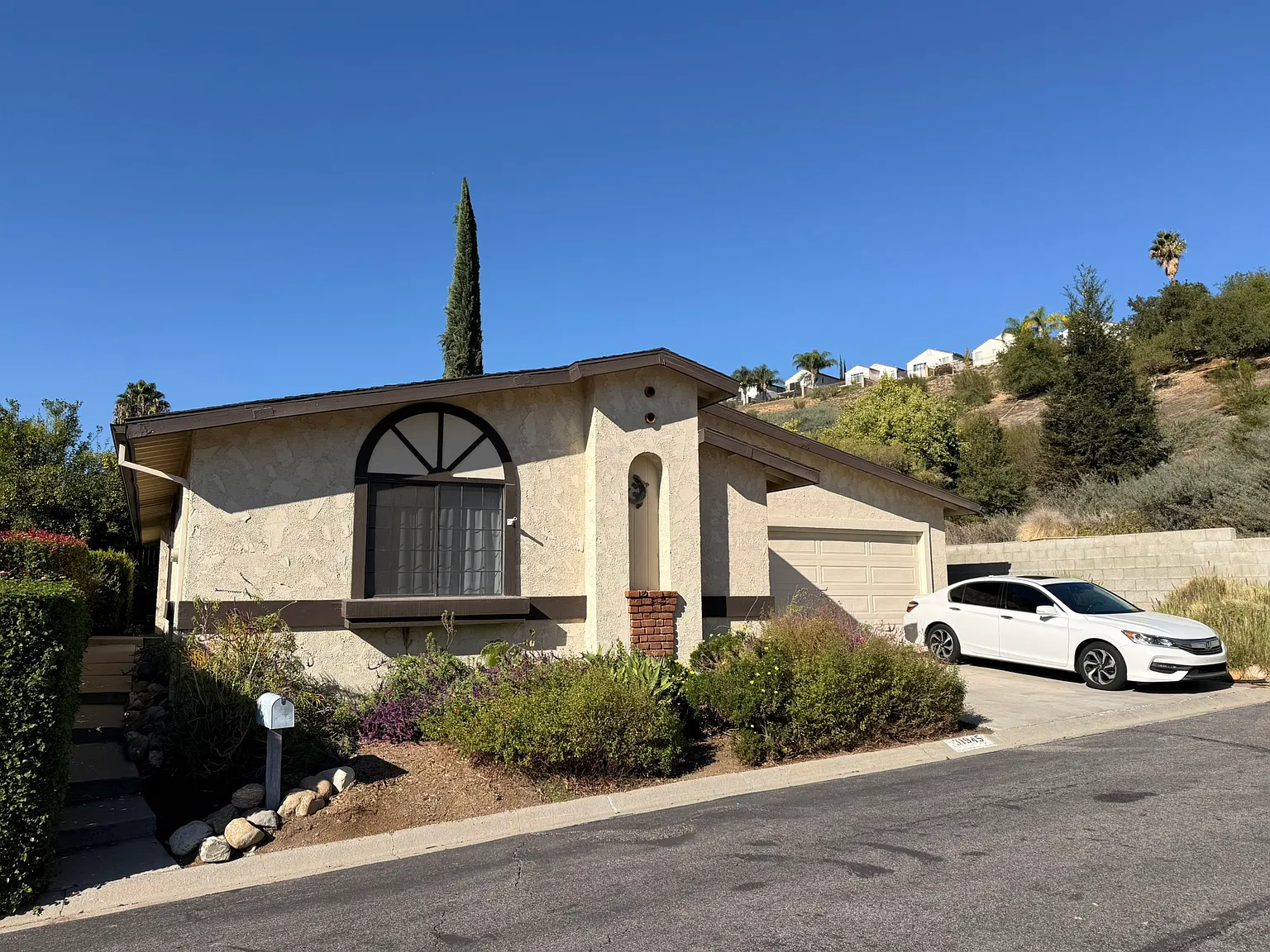 3 bed, 1536 sqft, $3,300 — Photo 3