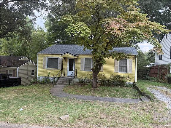 2nd image of 204 Birch St