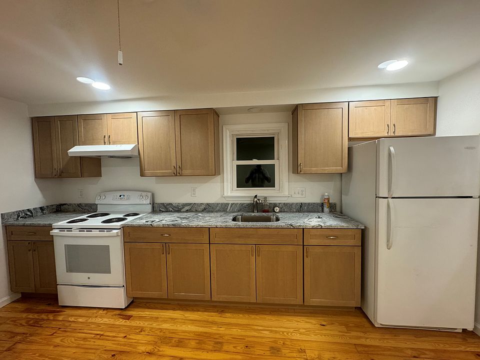 Brand new, fully renovated kitchen.