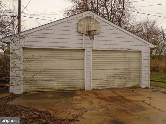 3rd image of 733 Cambridge Ave
