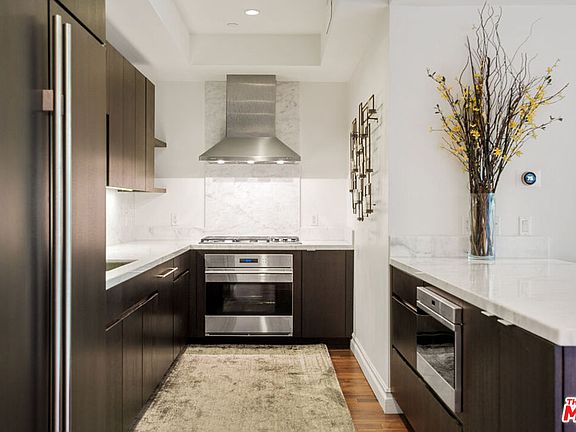 3rd image of 4661 Wilshire Blvd Unit 105