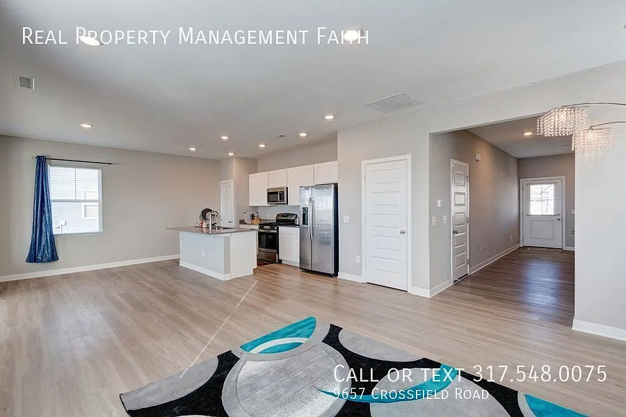 4-bedroom in Avon — Photo 3