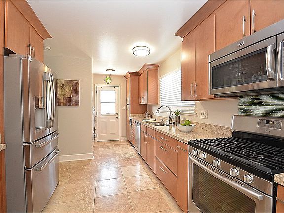 4th image of 5605 Doorn Ln