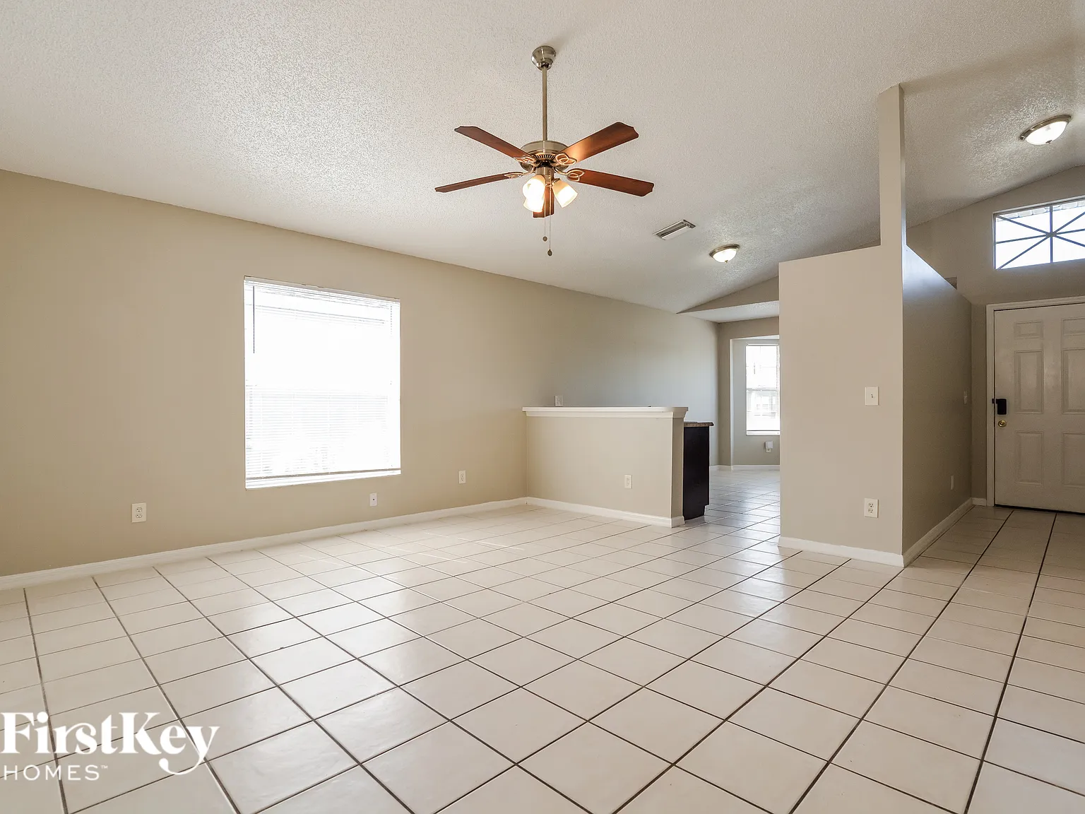 3 bed, 2.0 bath, 1300 sqft, $1,955 — Photo 3