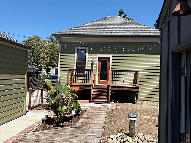 555 N 20th St — Photo 31