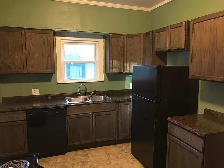 422 S Gillette Ave — Photo 5