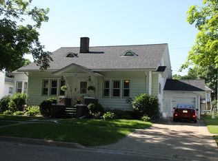 120 W Union St, Manchester, IA 52057