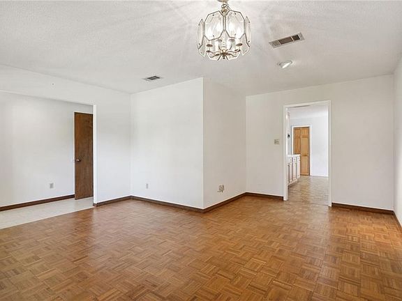 3rd image of 1514 Oakwood Dr