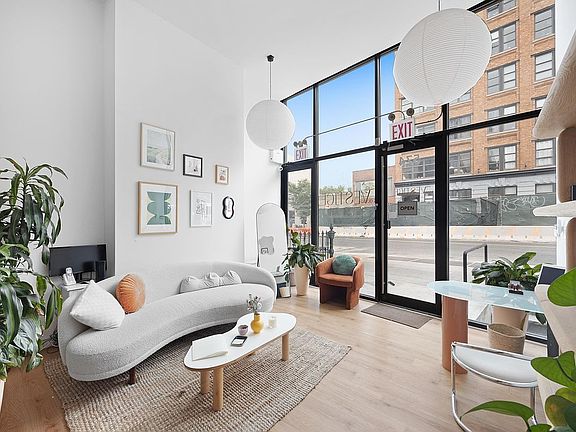 3rd image of 574 Metropolitan Ave