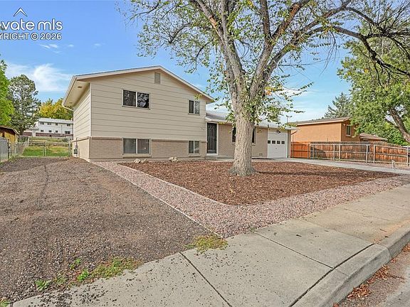 4th image of 316 Cranbrook Cir
