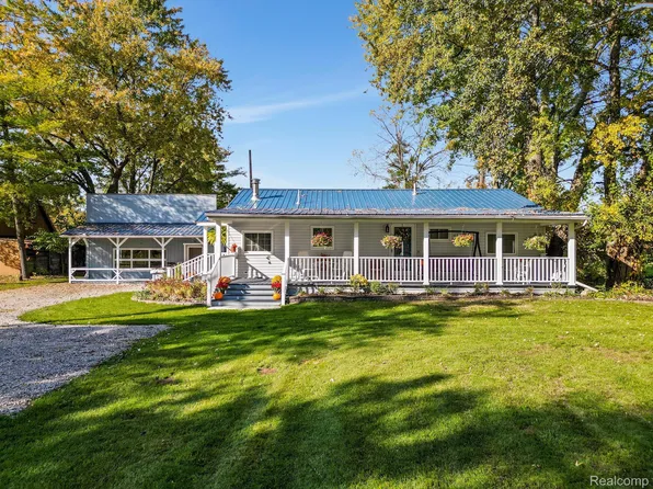 23290 Waltz Rd, New Boston, MI 48164