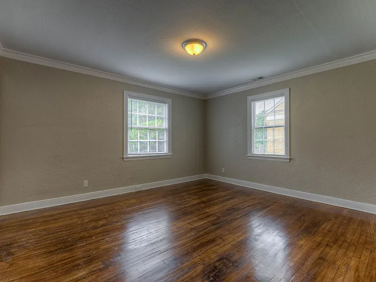 1202 Tutwiler Ave — Photo 2
