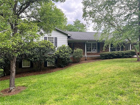 4th image of 348 Maplewood Dr