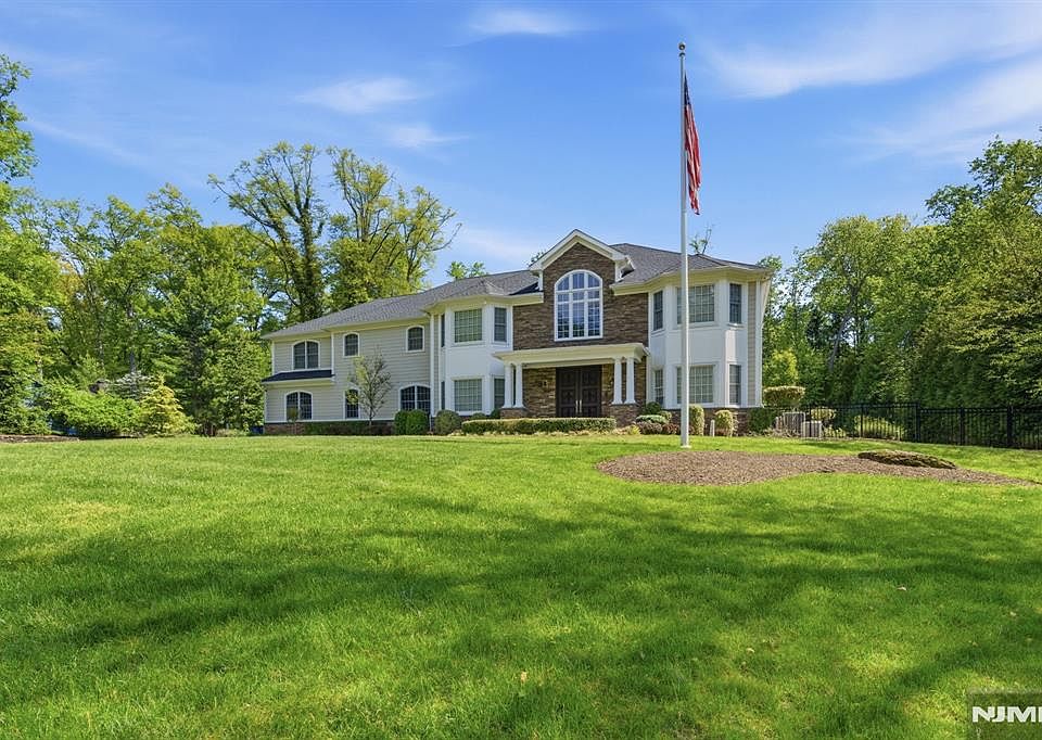 1st image of 184 Donny Brook Dr